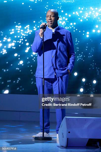 Rapper Oxmo Puccino performs during the 'Vivement Dimanche' French TV Show at Pavillon Gabriel on January 20, 2016 in Paris, France.