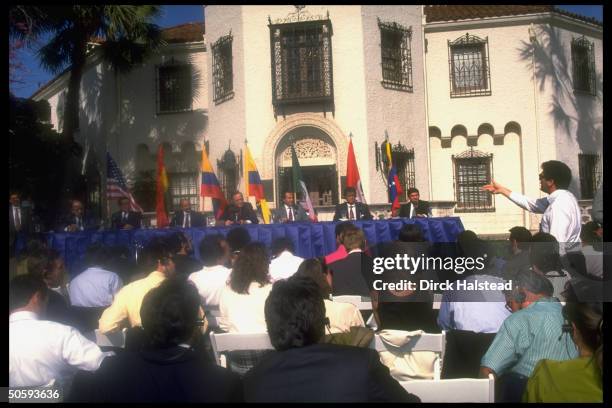 President George Bush flanked by Latin leaders incl. Fujimori, Gortari, unident., Paz Zamora & Gaviria, holding outdoor drug summit news conf.