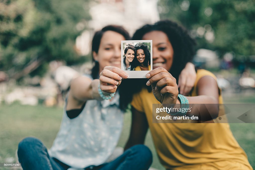 Freunde auf einer polaroid-Foto