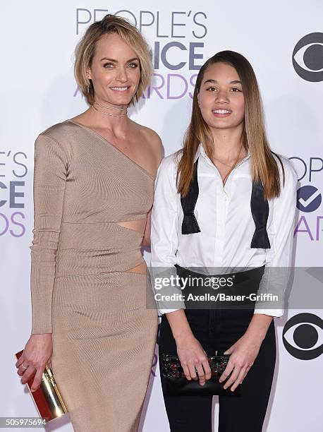 Actress Amber Valletta and daughter Auden McCaw arrive at People's Choice Awards 2016 at Microsoft Theater on January 6, 2016 in Los Angeles,...