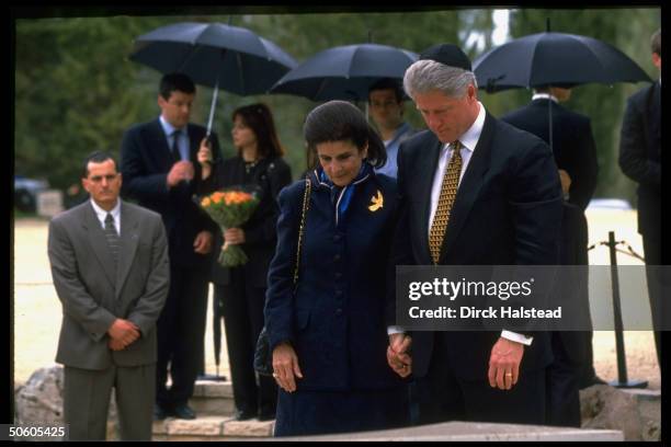 Pres. Bill Clinton w. Yitzhak Rabin's widow Leah, visiting slain PM's grave, paying respects while visiting re terror & peace.