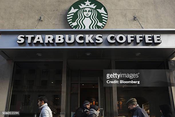 Pedestrians walk past a Starbucks Corp. Coffee shop in New York, U.S., on Sunday, Jan. 17, 2016. Starbucks Corp. Is scheduled to release its...
