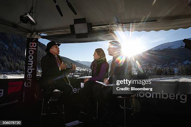 Muhtar Kent, chairman and chief executive officer of Coca-Cola Co., left, speaks with Stephanie Ruhle, anchor for Bloomberg Television, centre, and...