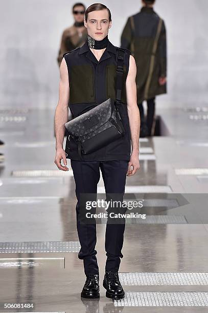 Louis Vuitton - Mens Fall 2016 Runway - Paris Menswear Fashion Week, Nachrichtenfoto