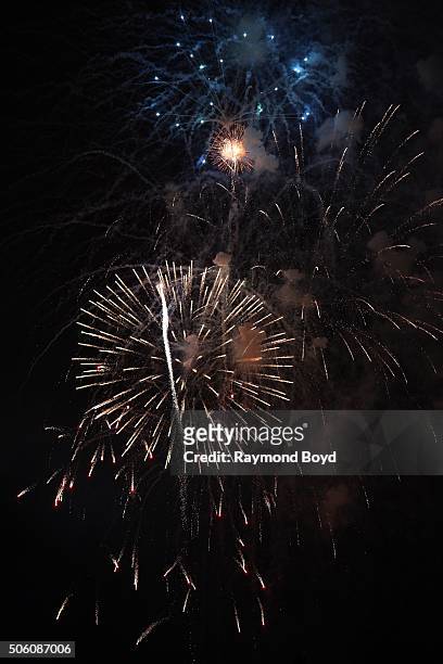 Fireworks explode as the musical note was lowered at midnight to celebrate the New Year on January 1, 2016 in Nashville, Tennessee.