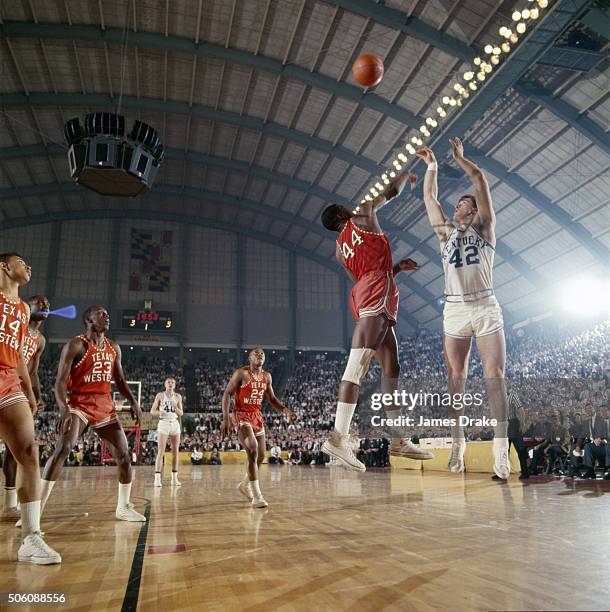 Final Four: Kentucky Pat Riley in action, shot vs Texas Western Harry Flournoy at Cole Field House College Park, MD 3/19/1966 CREDIT: James Drake