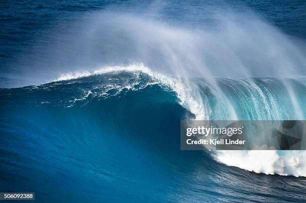 huge ocean wave breaking on the north shore of maui - tide stock pictures, royalty-free photos & images