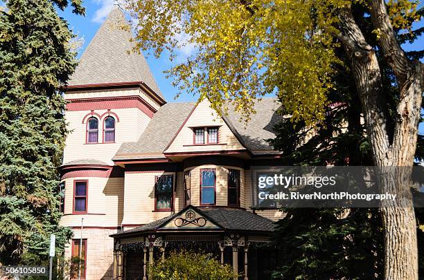 historische hause, laramie, wyoming - laramie stock-fotos und bilder