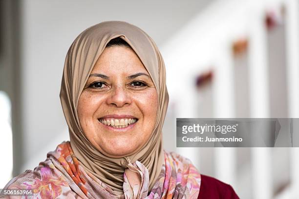 middle eastern woman - west asia stock pictures, royalty-free photos & images