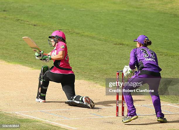 Ellyse Perry of the Sixers bats during the Women's Big Bash League Semi Final match between the Hobart Hurricanes and the Sydney Sixers at the MCG on...