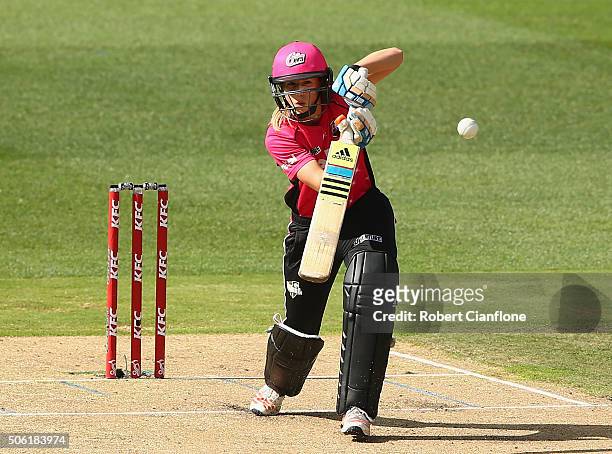 Ellyse Perry of the Sixers bats during the Women's Big Bash League Semi Final match between the Hobart Hurricanes and the Sydney Sixers at the MCG on...