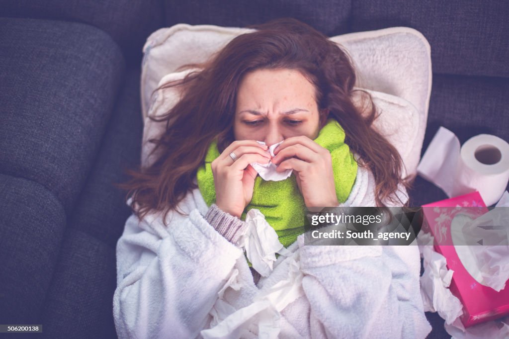 Donna soffre di febbre