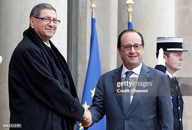 French President Francois Hollande welcomes Tunisian Prime Minister Habib Essid at the Elysee Presidential Palace on January 22, 2016 in Paris,...