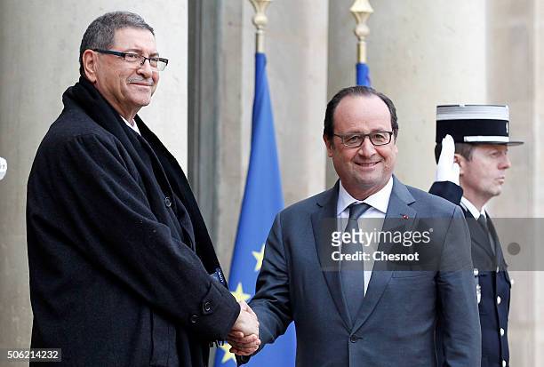 French President Francois Hollande welcomes Tunisian Prime Minister Habib Essid at the Elysee Presidential Palace on January 22, 2016 in Paris,...