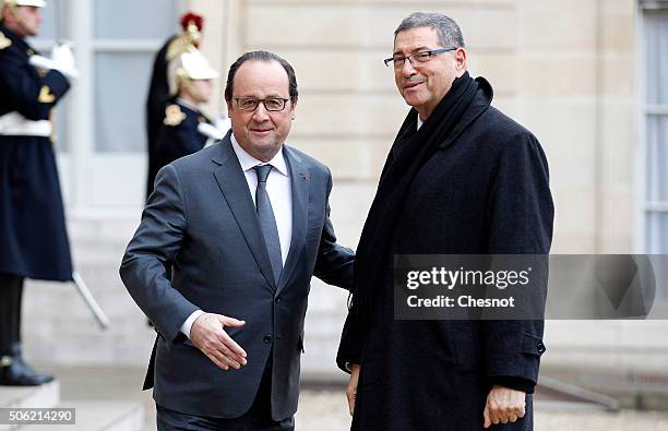 French President Francois Hollande welcomes Tunisian Prime Minister Habib Essid at the Elysee Presidential Palace on January 22, 2016 in Paris,...