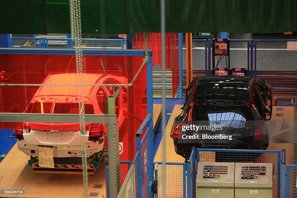 Volkswagen AG Chief Executive Officer Matthias Mueller Holds News Conference After Meeting Automobile Assembly Line Workers At VW Headquarters