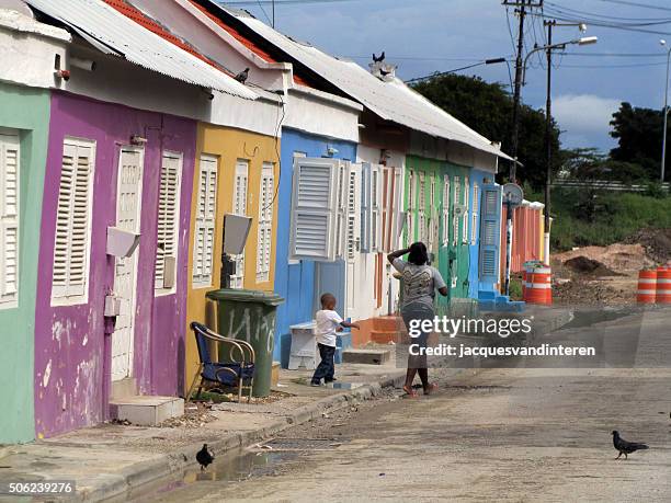 old, obsolete, colourful houses in willemstad, curacao - curaçao stockfoto's en -beelden