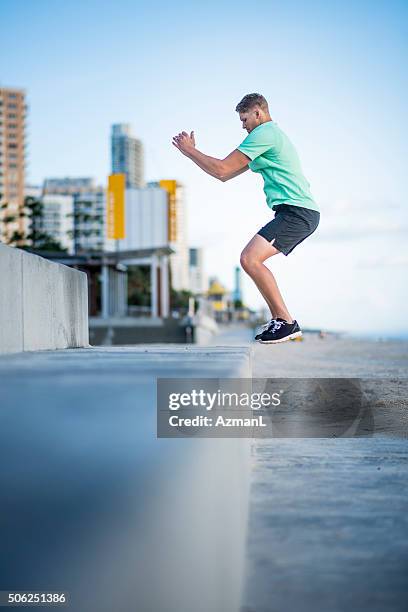 jumping high in the sky - mens field event 個照片及圖片檔