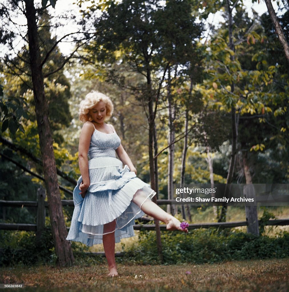 Marilyn Monroe Barefoot In The Hamptons