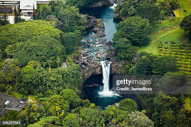 scenic rainbow falls, hawaii, aerial view - water fall hawaii 個照片及圖片檔