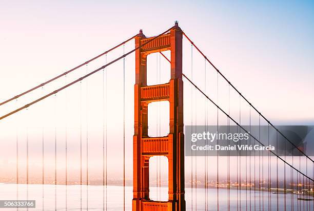 the golden gate bridge and the city of san francisco - golden gate bridge city fog stock-fotos und bilder