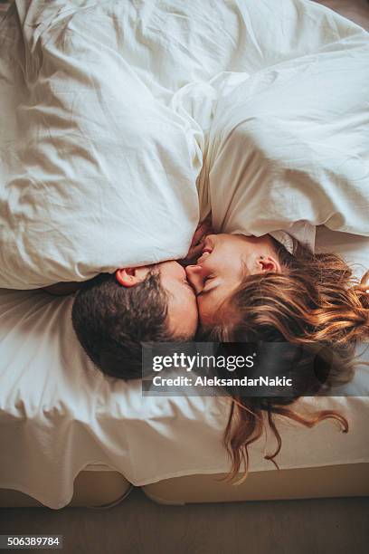 favole della buonanotte - comportamento sessuale umano foto e immagini stock