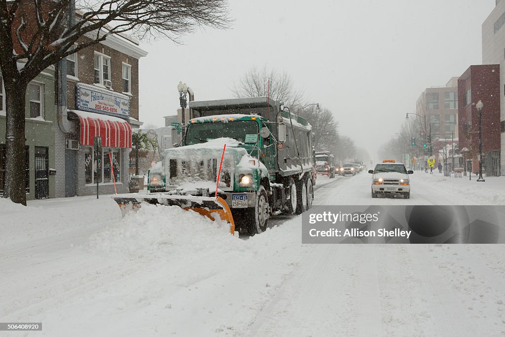 Huge Snow Storm Slams Into Mid Atlantic States