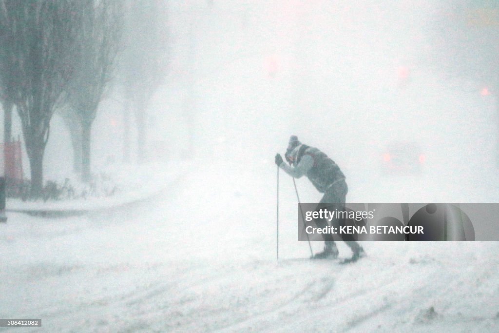 US-WEATHER-SNOW-blizzard-storm