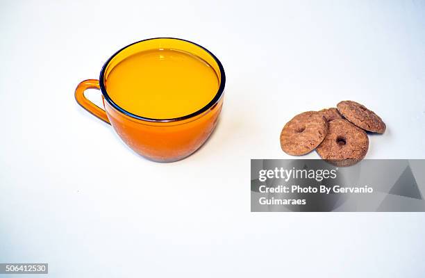 cup and cookies - cozinha stock pictures, royalty-free photos & images