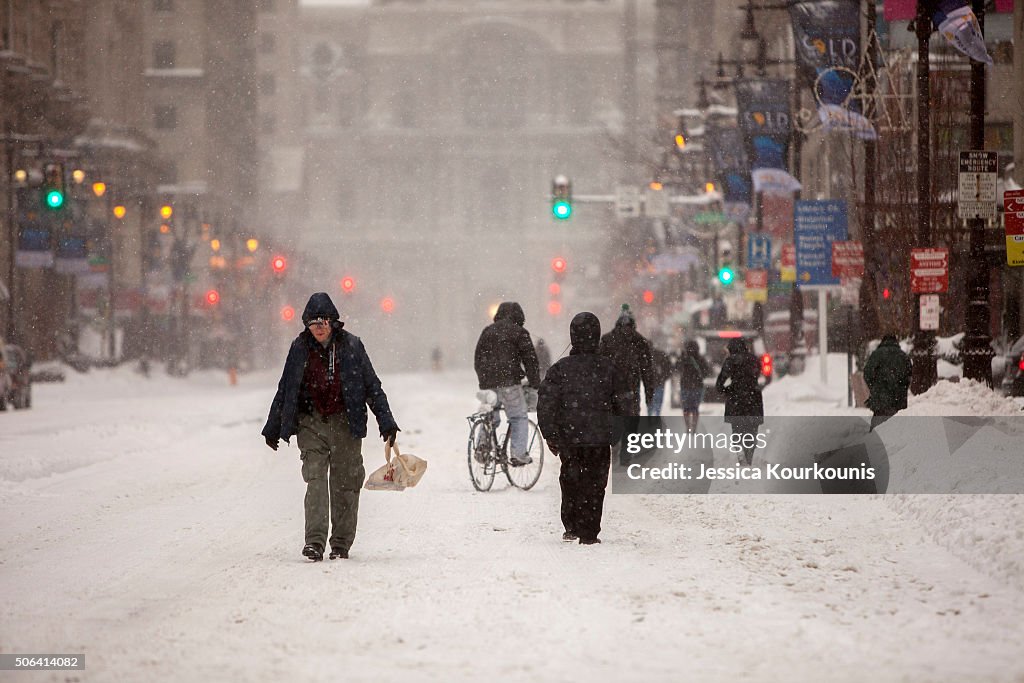 Huge Snow Storm Slams Into Mid Atlantic States