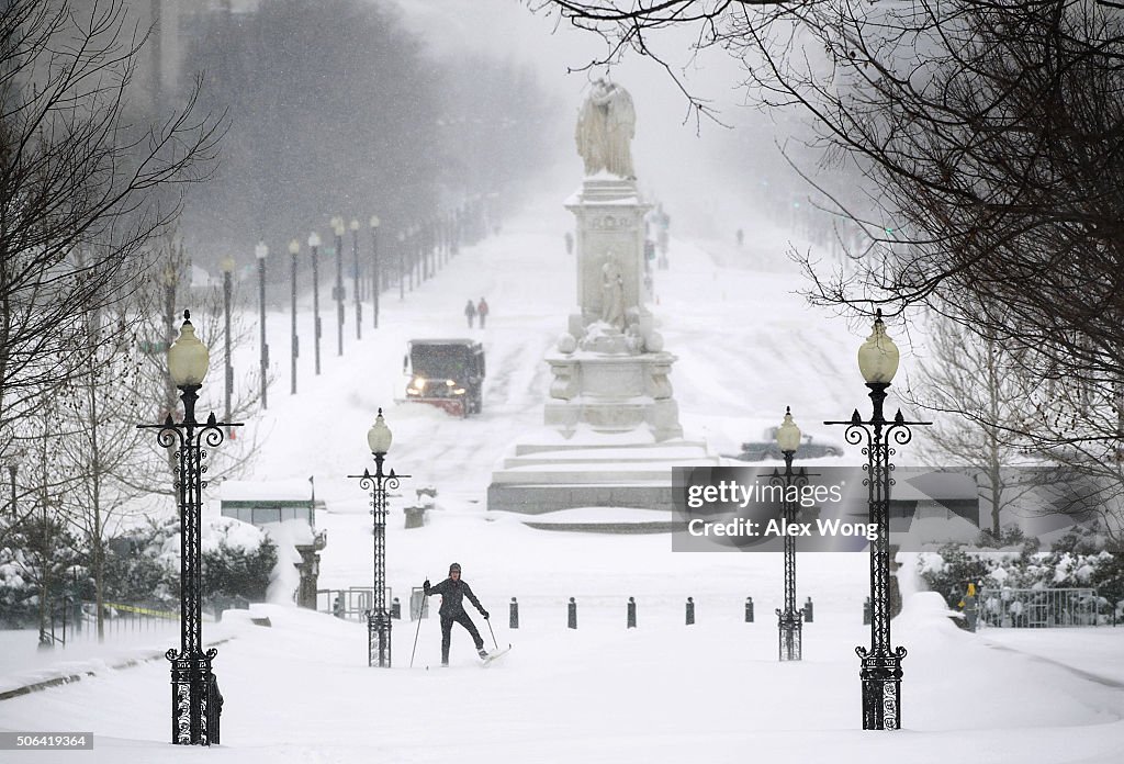 Huge Snow Storm Slams Into Mid Atlantic States