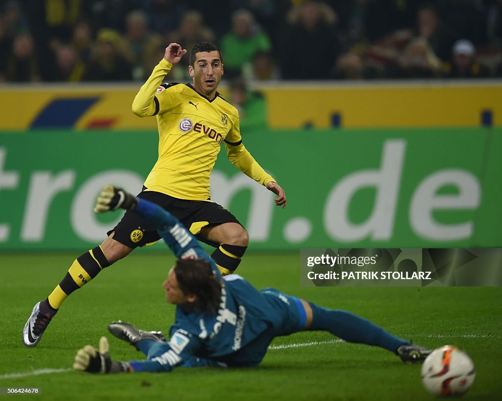 FBL-GER-BUNDESLIGA-MOENCHENGLADBACH-DORTMUND