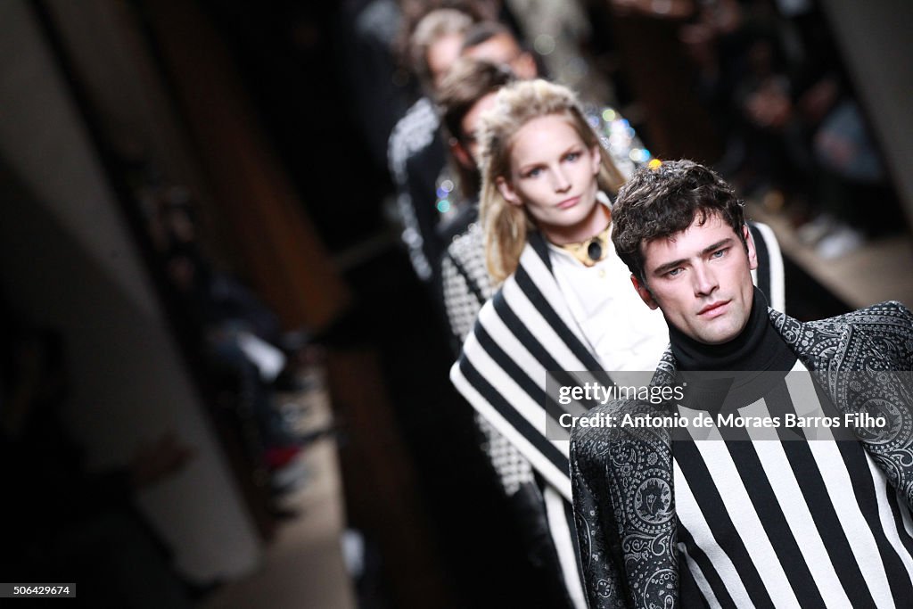 Balmain : Runway - Paris Fashion Week - Menswear F/W 2016-2017