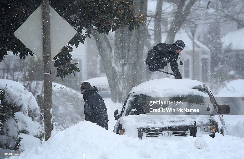 Huge Snow Storm Slams Into Mid Atlantic States