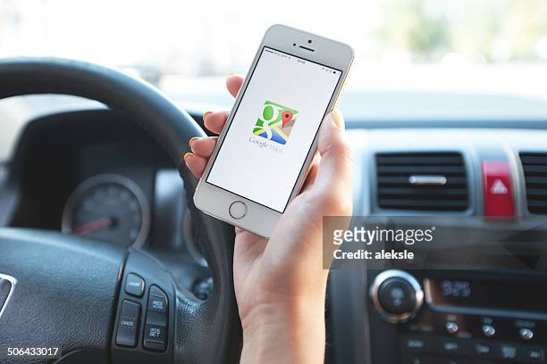 google maps navigation on apple iphone in use. - google 個照片及圖片檔