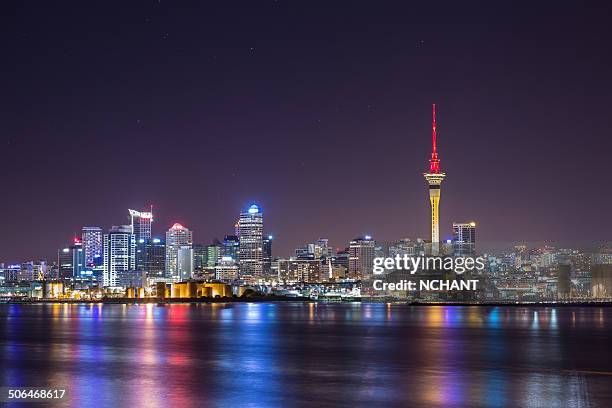 auckland city at night - auckland sky tower bildbanksfoton och bilder