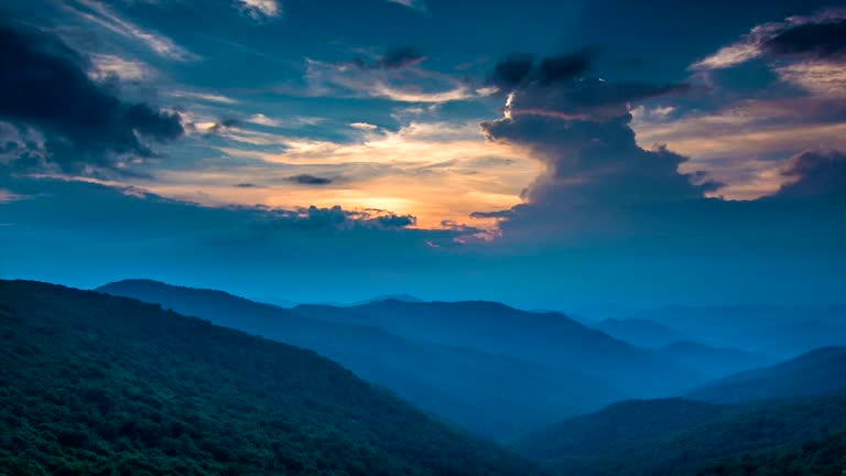 https://media.gettyimages.com/id/506471459/video/vivid-blue-ridge-mountain-sunset-at-craggy-gardens.jpg?b=1&s=640x640&k=20&c=9pVAqe8r9MXbPZ9A3_FrfyOEI4v8l0hGGdR8DyXugbA=