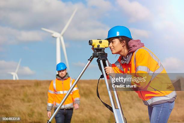 female windfarm engineer - landmeter stockfoto's en -beelden