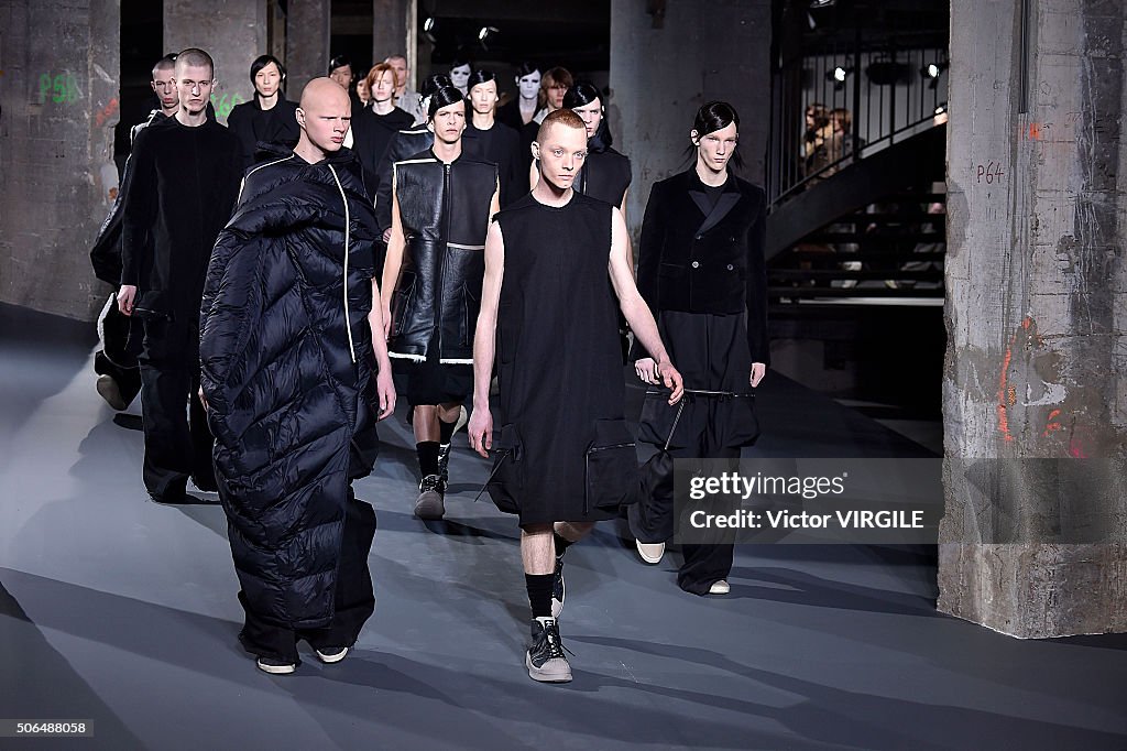 Rick Owens : Runway - Paris Fashion Week - Menswear F/W 2016-2017