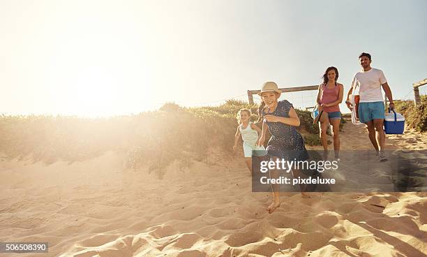 beach your children well - family at beach stockfoto's en -beelden