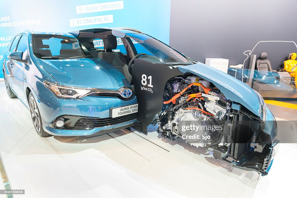 Toyota Auris Querschnitt zeigt die hybrid powertrain