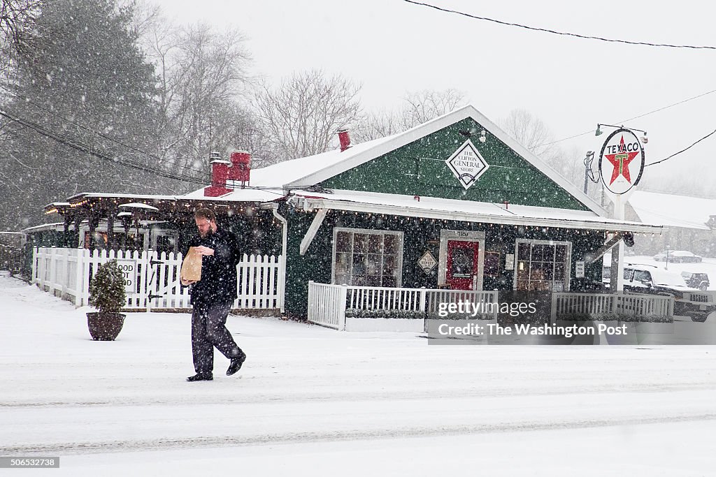 Blizzard Refuge at a Pub in Clifton