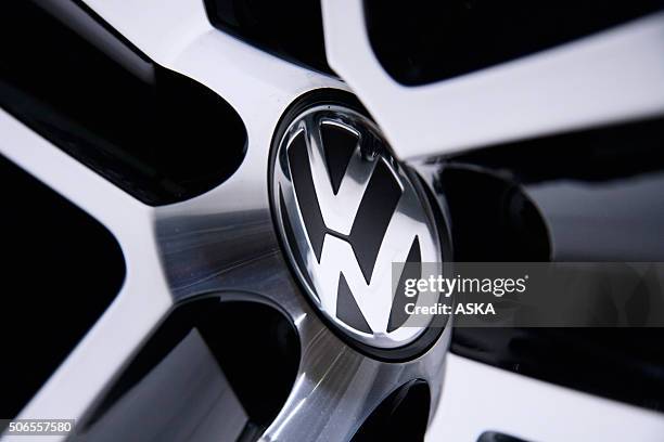 volkswagen sign - volkswagen stockfoto's en -beelden