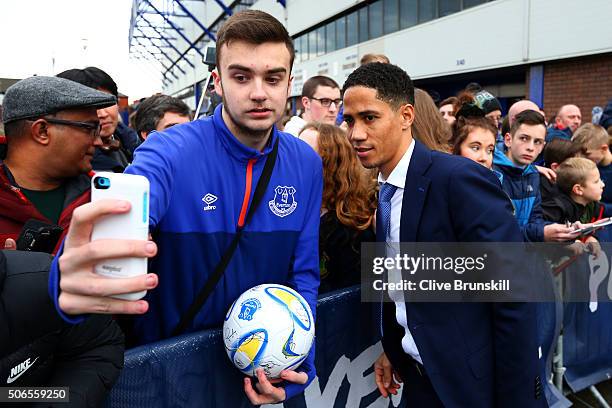 Steven Pienaar of Everton poses with fans as he arrives at the stadium for the Barclays Premier League match between Everton and Swansea City at...