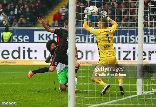 Dante of VfL Wolfsburg beats David Abraham of Eintracht Frankfurt to score their first goal past goalkeeper Lukas Hradecky of Eintracht Frankfurt...