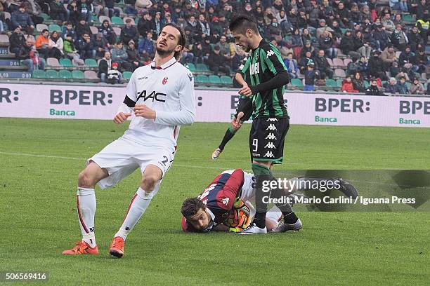 Antonio Mirante goalkeeper of Bologna FC saves his goal during the Serie A match between US Sassuolo Calcio and Bologna FC at Mapei Stadium - Città...