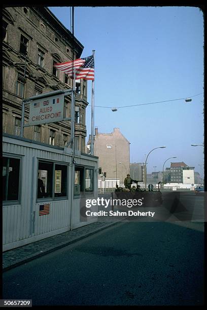Checkp Point Charlie Inages 545 Check Point Charlie Photos & High Res Pictures - Getty Images