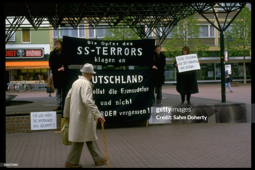 Demonstrators w. signs at Jewish protest