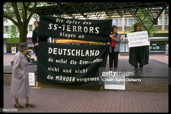 Demonstrators w. signs at Jewish protest Demonstrators w. signs at Jewish protest