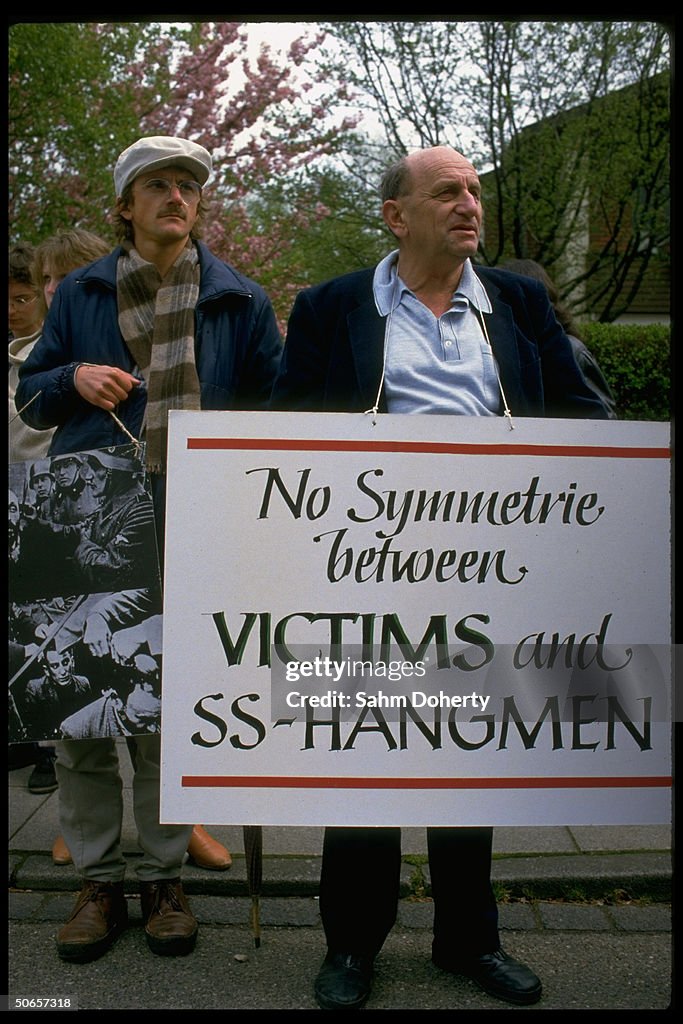 NO SYMMETRIE BETWEEN VICTIMS AND SS HANG